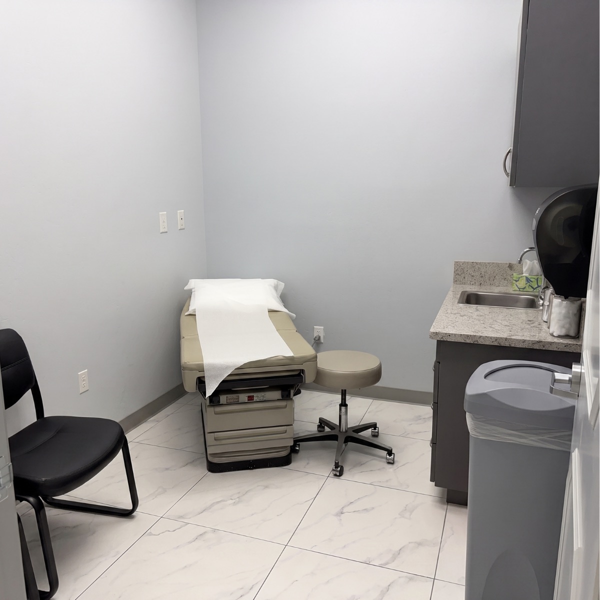 Coffee Rd Exam room - 1200x1200 - 1