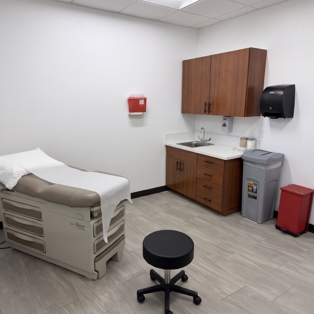 Panama Ln Exam room - 1200x1200 - 1
