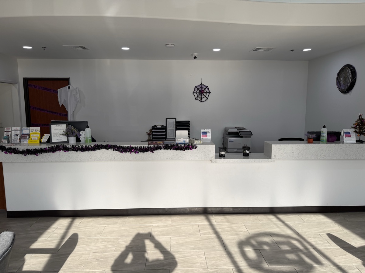 panama-ln-front-desk