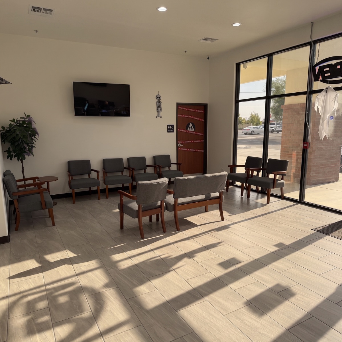 Panama Ln Waiting room - 1200x1200 - 1